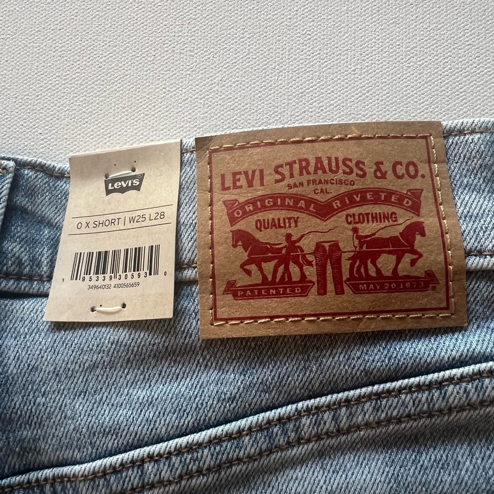 NWT Women's Levi's Premium Wedgie Straight
Fit High Rise Jeans 25x28 (L) - Picture 8 of 11